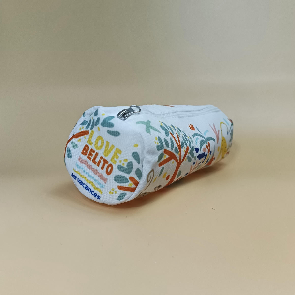 Vue de côté de la trousse MS Vacances avec mention "Love Belito"