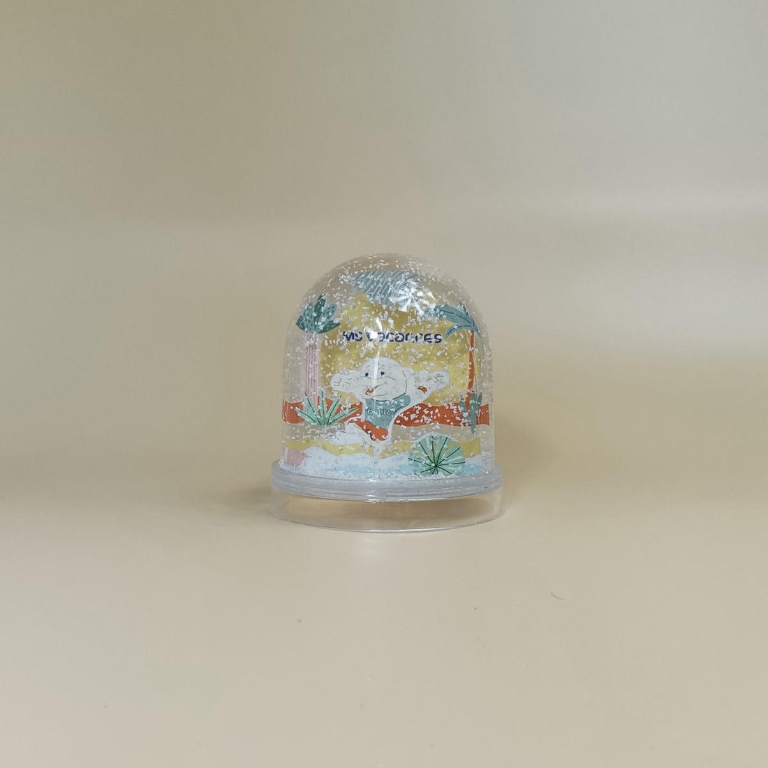Boule à neige MS Vacances avec mascotte dans un décor tropical